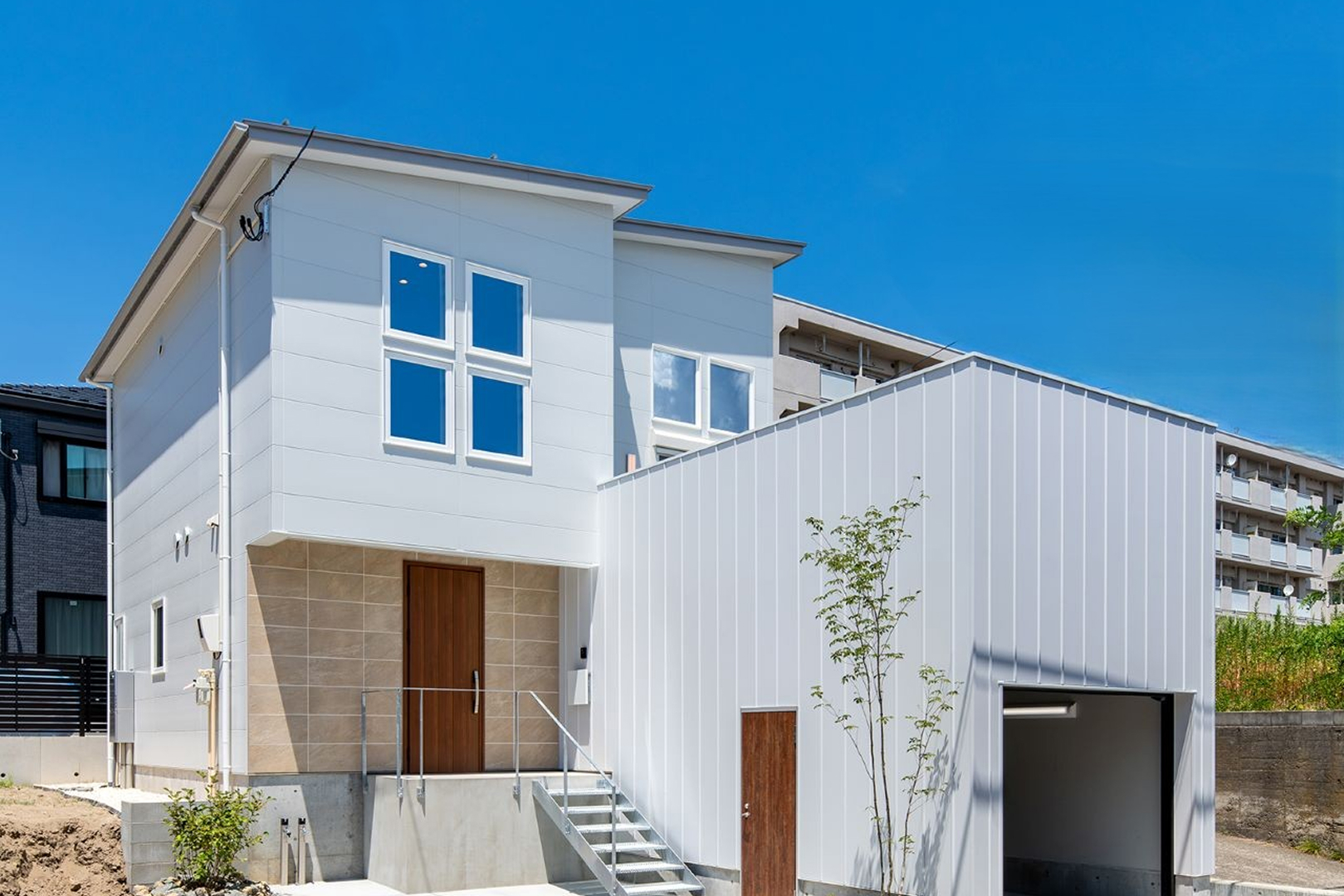 販売中】 新潟市中央区 二葉町3丁目【ガレージとアウトドアリビングがある家】