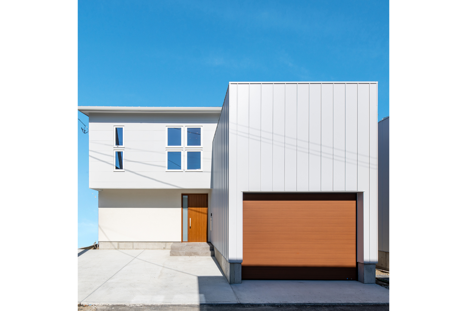 販売中】 旭町通2番町A号棟【ガレージとアウトドアリビングがある家】