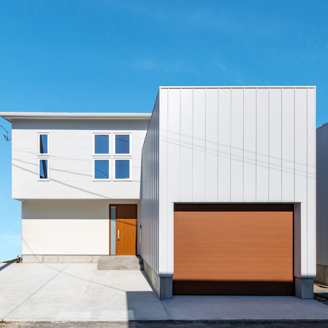 販売中】 旭町通2番町A号棟【ガレージとアウトドアリビングがある家】