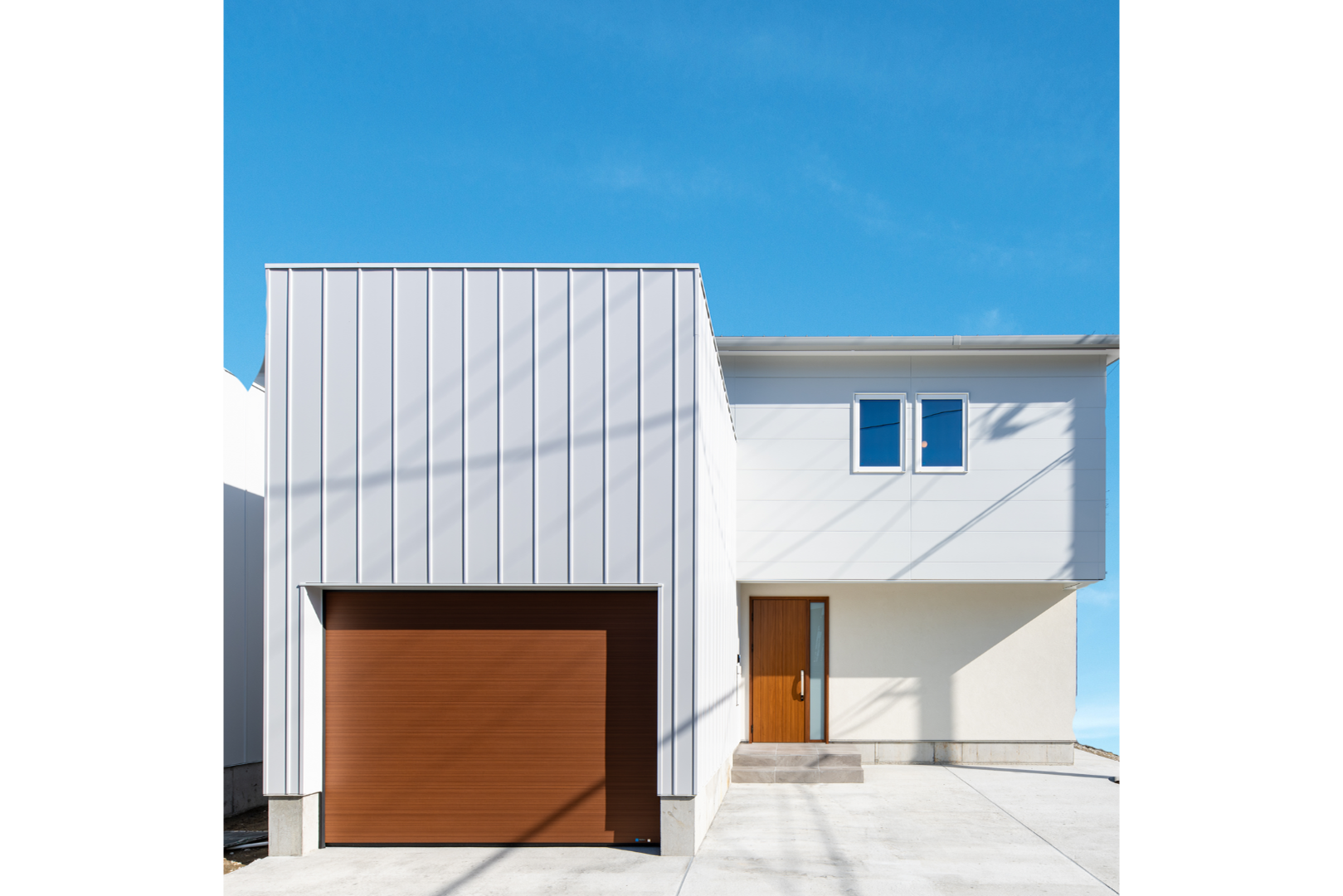 販売中】 旭町通2番町B号棟【ガレージとアウトドアリビングがある家】