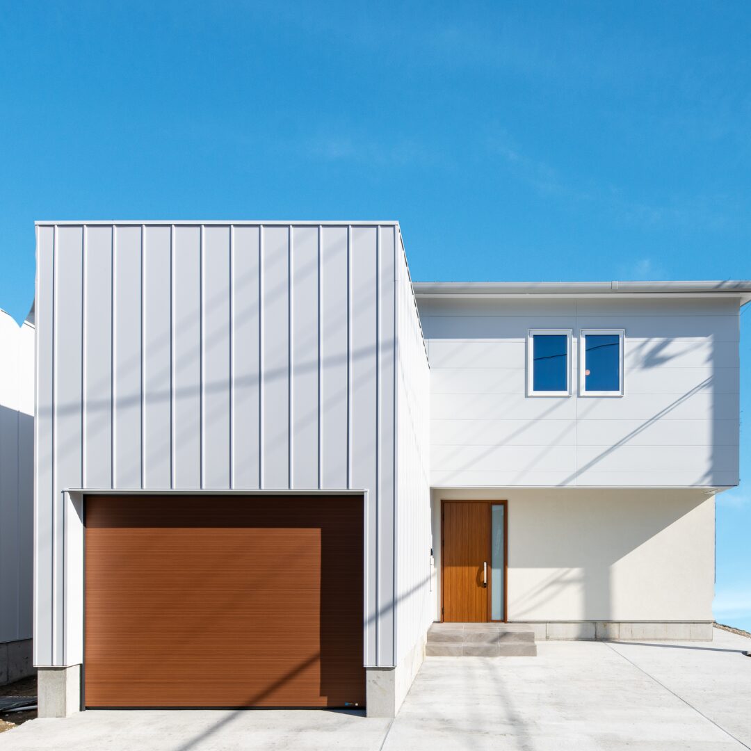 販売中】 旭町通2番町B号棟【ガレージとアウトドアリビングがある家】